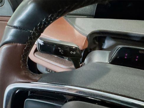 Used 2025 Lincoln Navigator Reserve image 5