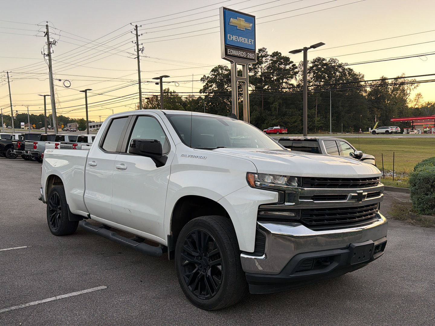 Used 2020 Chevrolet Silverado 1500 LT w/ Trailering Package AWD/4WD image 4