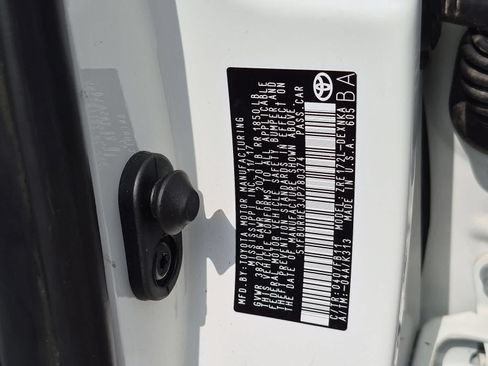 Used 2018 Toyota Corolla LE FWD image 35