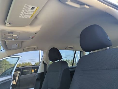 Used 2016 Volkswagen Golf S FWD image 24