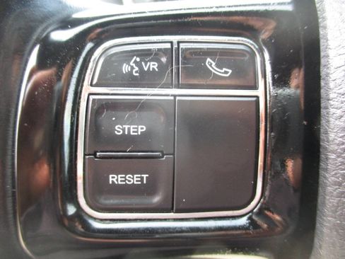 Used 2020 Dodge Grand Caravan SXT image 20