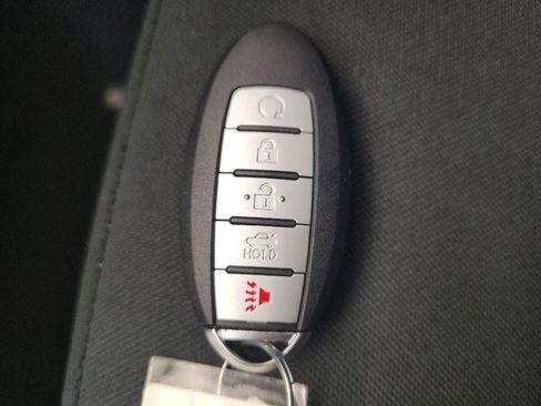Used 2021 Nissan Versa SV FWD image 32