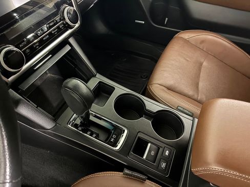 Used 2018 Subaru Outback 3.6R Touring w/ Popular Package #3 image 19