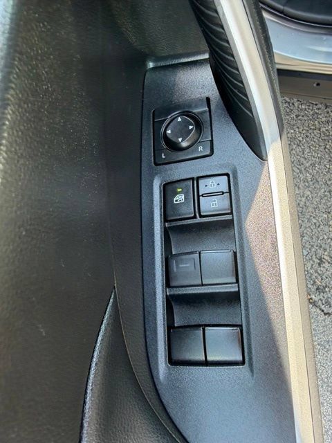 Used 2021 Toyota RAV4 XLE w/ Convenience Package AWD/4WD image 18