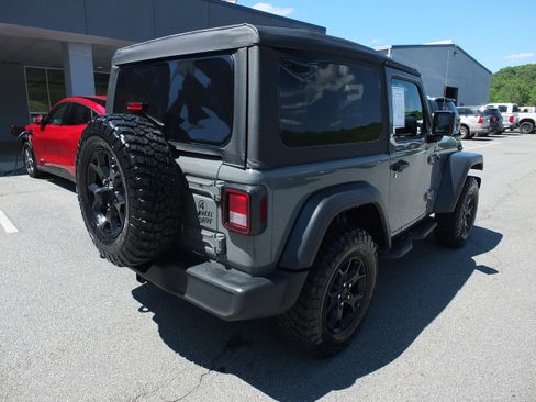 Used 2022 Jeep Wrangler Sport AWD/4WD image 3