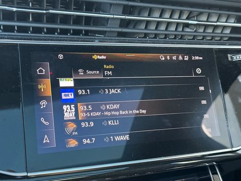 Used 2025 Audi Q7 Premium w/ Convenience Package image 19