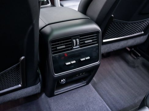 Used 2025 Porsche Cayenne Coupe AWD/4WD image 21
