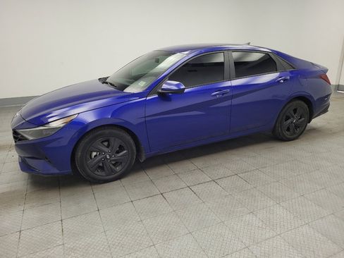 Used 2022 Hyundai Elantra SEL w/ Convenience Package FWD image 2