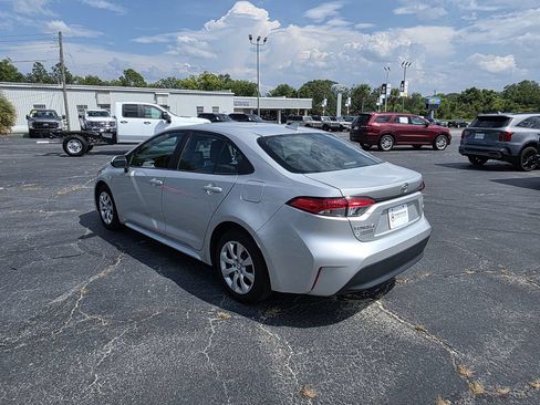 Used 2024 Toyota Corolla LE FWD image 4