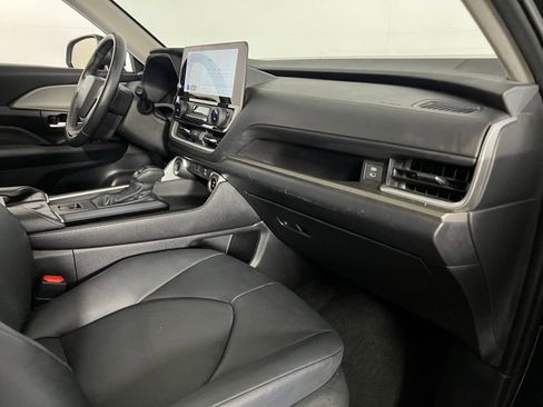Used 2025 Toyota Grand Highlander AWD image 32