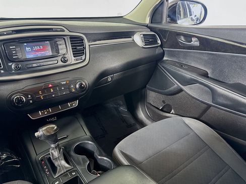 Used 2016 Kia Sorento LX w/ LX Convenience Package image 25