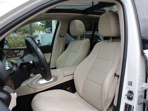 Certified 2022 Mercedes-Benz GLE 350 4MATIC w/ Premium Package image 5