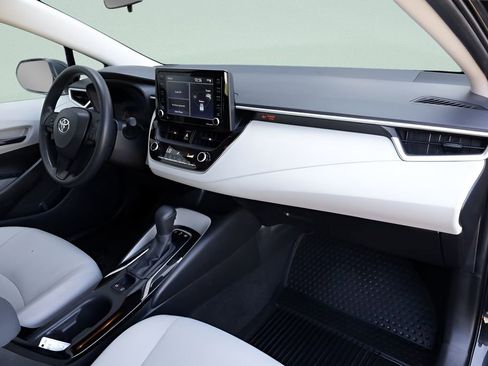 Certified 2022 Toyota Corolla LE FWD image 28