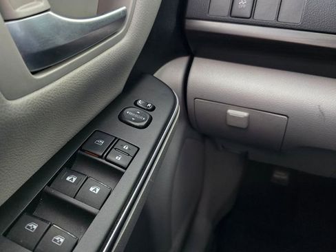 Used 2017 Toyota Camry LE image 19