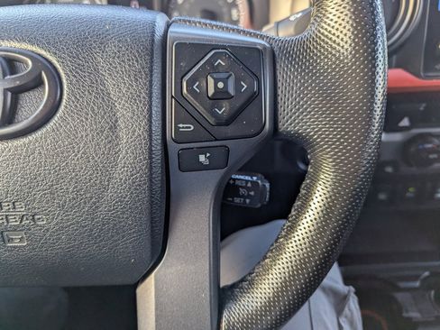 Used 2016 Toyota Tacoma TRD Off-Road image 25