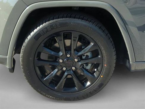 Used 2022 Jeep Grand Cherokee Laredo X image 27