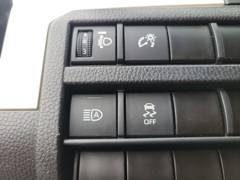 Used 2024 Toyota Tacoma TRD Off-Road image 31