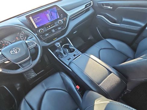 Used 2023 Toyota Highlander XLE image 24