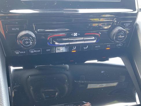 Used 2024 Jeep Grand Cherokee Laredo X RWD image 30