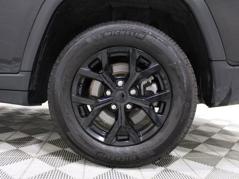 Used 2024 Jeep Grand Cherokee L Laredo image 46