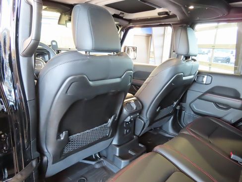 Used 2025 Jeep Wrangler Unlimited Rubicon image 22