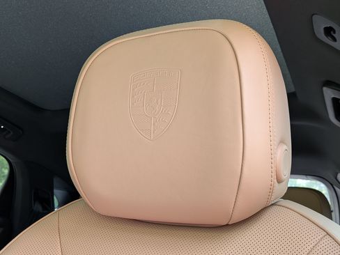 Certified 2025 Porsche Cayenne Coupe AWD/4WD image 6