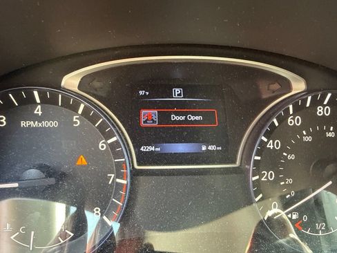 Used 2017 Nissan Altima 2.5 SR w/ Midnight Edition Package FWD image 10