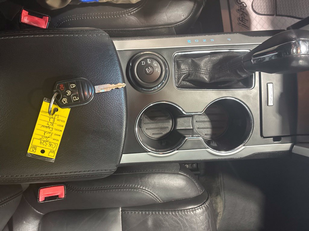 Used 2015 Ford Explorer XLT w/ Equipment Group 202B AWD/4WD image 16
