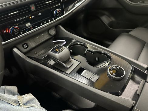 Used 2025 Nissan Rogue SL w/ Tech Package image 29