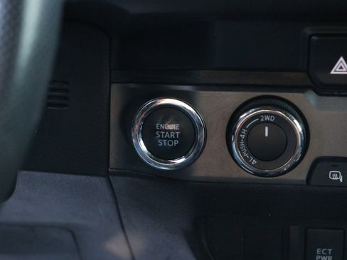 Used 2022 Toyota Tacoma TRD Off-Road image 23