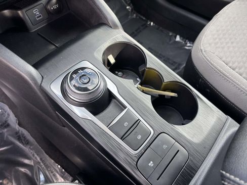 Used 2022 Ford Escape SE w/ SE Sport Appearance Package image 26