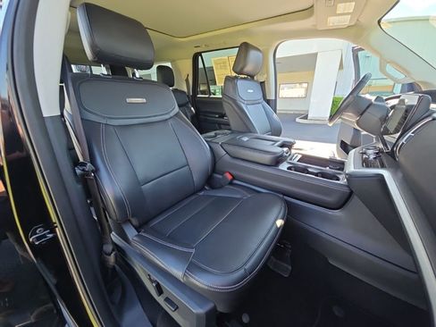 Used 2025 Ford Expedition Max Platinum AWD/4WD image 37