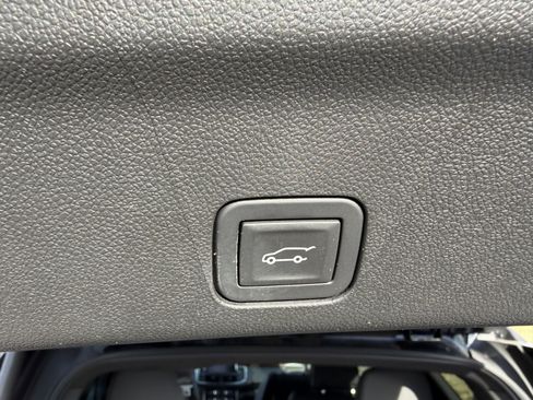 Used 2024 Chevrolet Tahoe High Country w/ Premium Package image 16