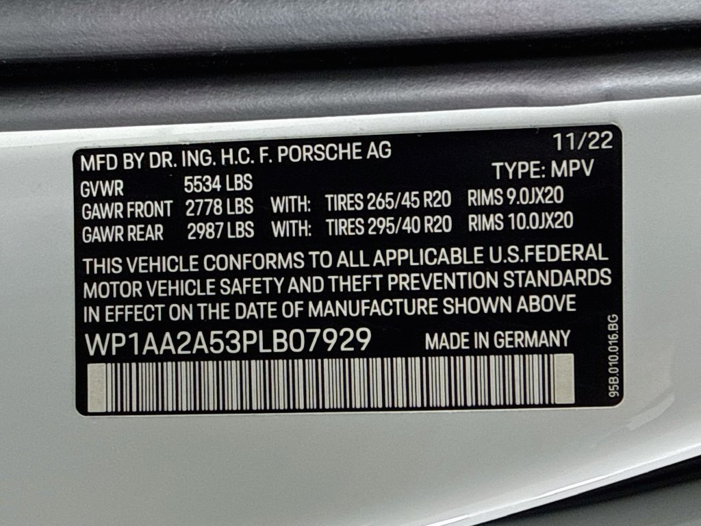 Certified 2023 Porsche Macan Turbo AWD/4WD image 12