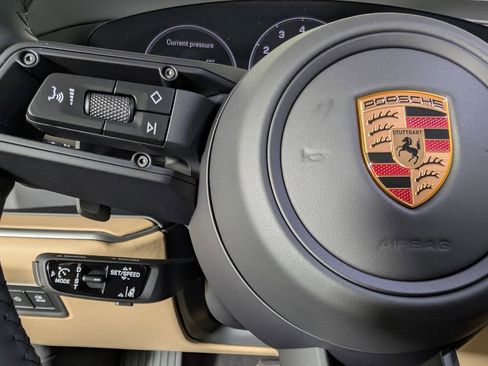 New 2026 Porsche Cayenne GTS image 39