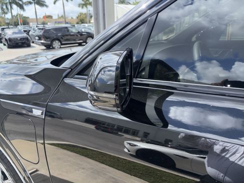 Used 2026 Cadillac Vistiq Sport image 4