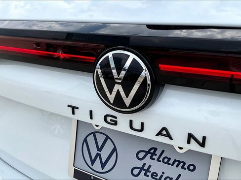 New 2026 Volkswagen Tiguan SE R-Line FWD image 15