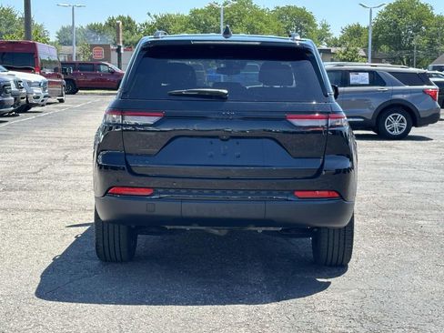 Used 2023 Jeep Grand Cherokee Altitude AWD/4WD image 5