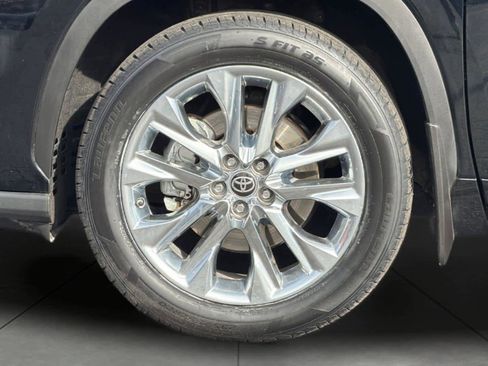 Used 2023 Toyota Highlander Limited image 11