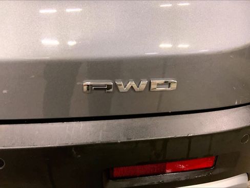 Used 2021 GMC Acadia SLE w/ Driver Convenience Package image 10