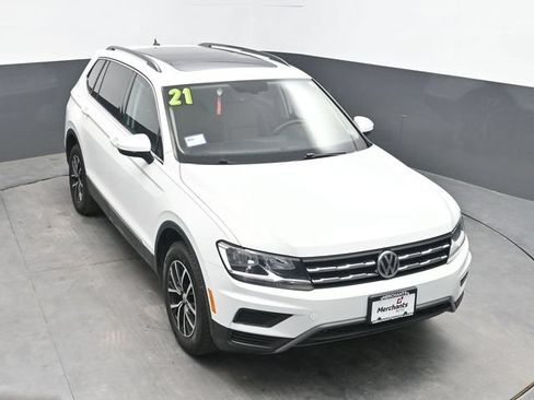 Used 2021 Volkswagen Tiguan SE w/ Panoramic Sunroof Package AWD/4WD image 28