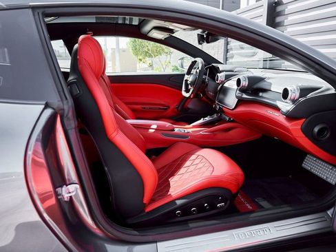 Used 2020 Ferrari GTC4Lusso AWD/4WD image 33