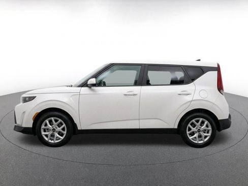 Used 2025 Kia Soul LX w/ LX Technology Package FWD image 4