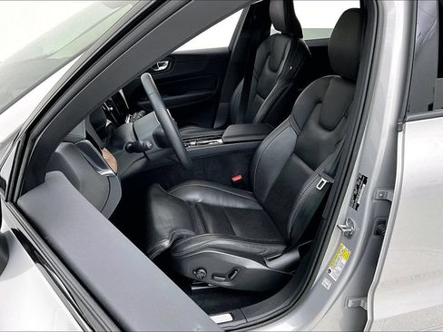 Used 2023 Volvo XC60 B5 Ultimate w/ Climate Package FWD image 33