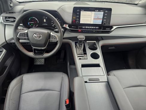 Used 2022 Toyota Sienna XSE FWD image 22