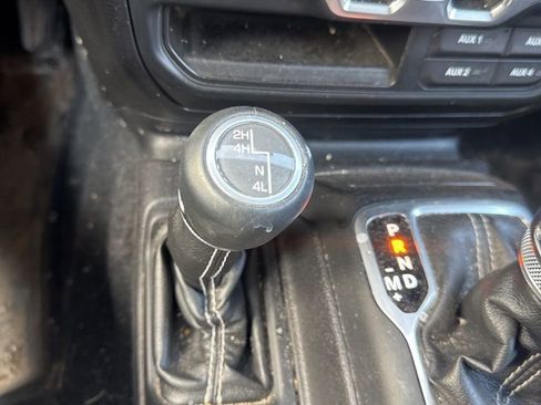 Used 2018 Jeep Wrangler Unlimited Sahara AWD/4WD image 45