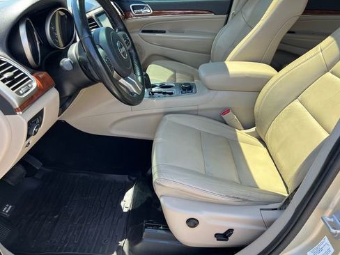 Used 2011 Jeep Grand Cherokee Limited w/ Trailer Tow Group IV AWD/4WD image 22