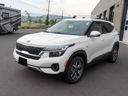 Used 2021 Kia Seltos EX AWD/4WD image 3
