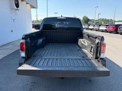 Used 2021 Toyota Tacoma TRD Off-Road AWD/4WD image 27