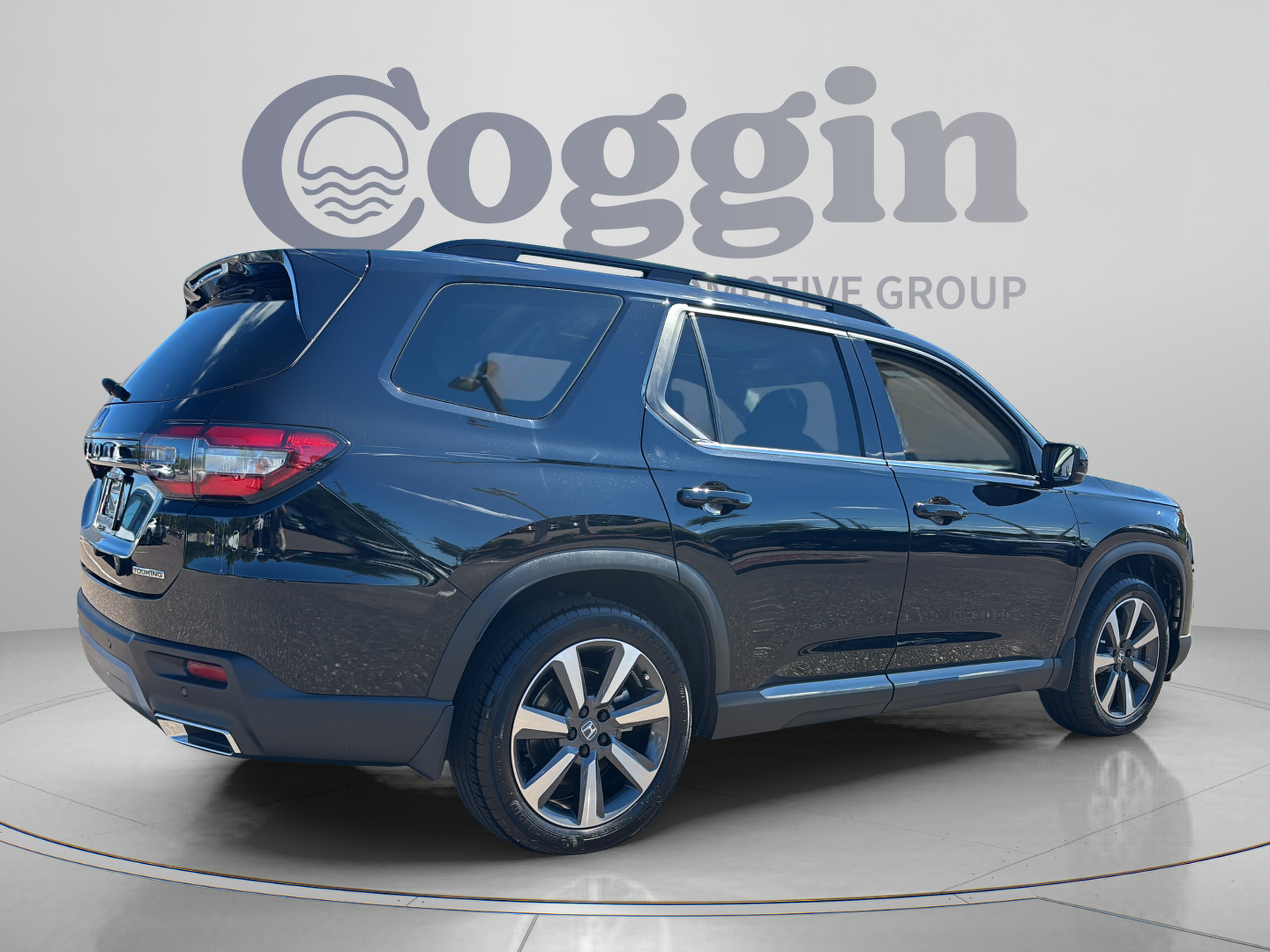 Certified 2025 Honda Pilot Touring image 17